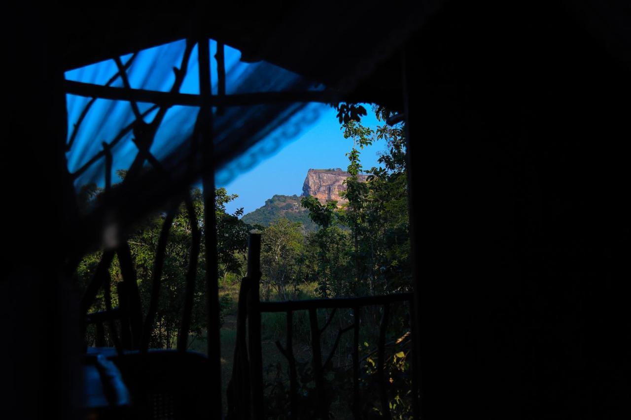 Sigiriya Rock Gate Tree House Hotel Eksteriør billede